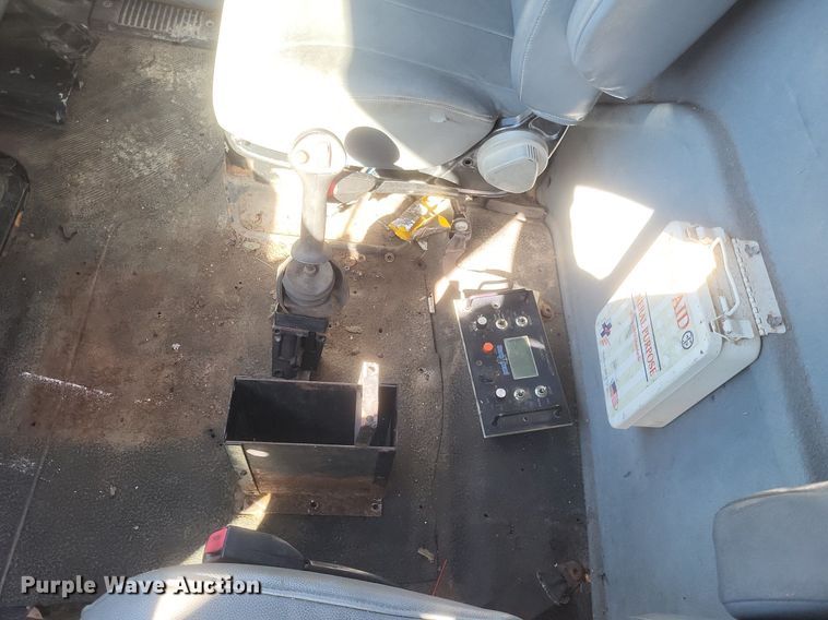 image for item MI9962 2006 International 7400 flatbed truck