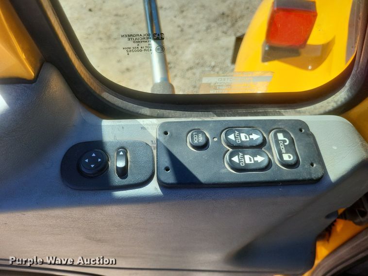 image for item MI9962 2006 International 7400 flatbed truck