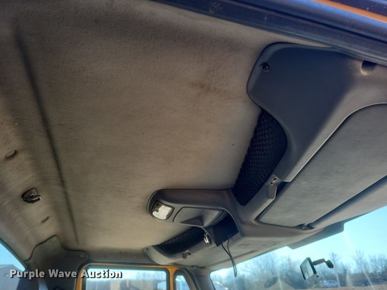 image for item MI9962 2006 International 7400 flatbed truck