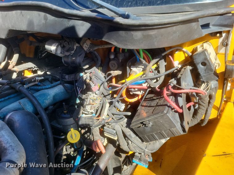 image for item MI9962 2006 International 7400 flatbed truck