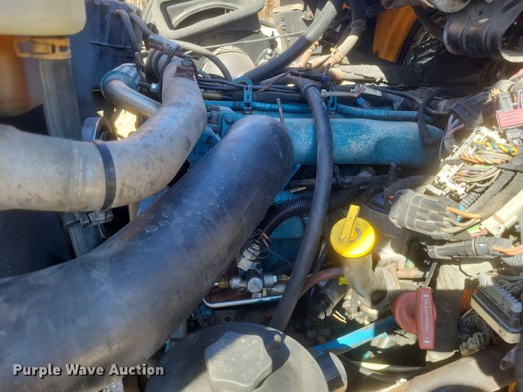 image for item MI9962 2006 International 7400 flatbed truck