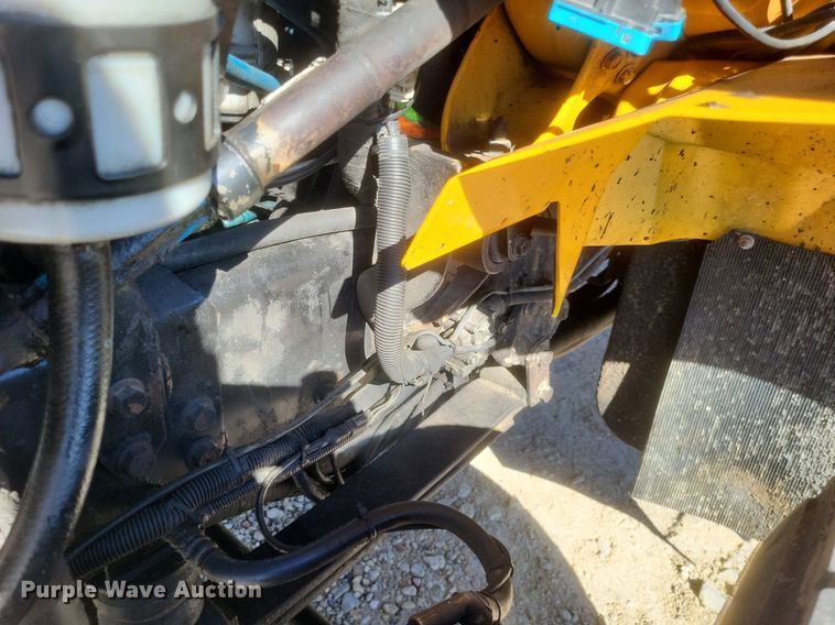 image for item MI9962 2006 International 7400 flatbed truck