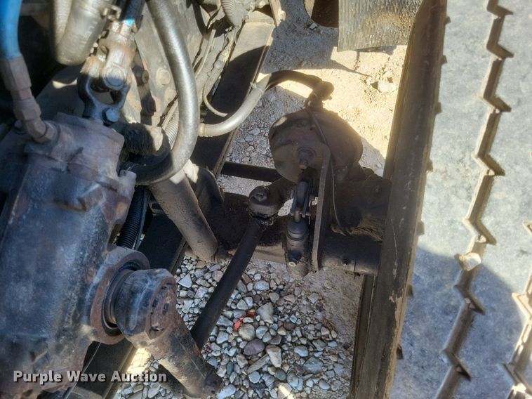 image for item MI9962 2006 International 7400 flatbed truck