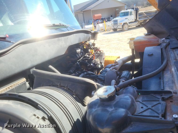 image for item MI9962 2006 International 7400 flatbed truck