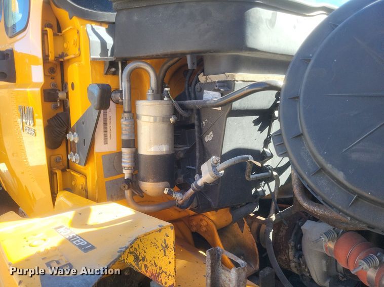 image for item MI9962 2006 International 7400 flatbed truck