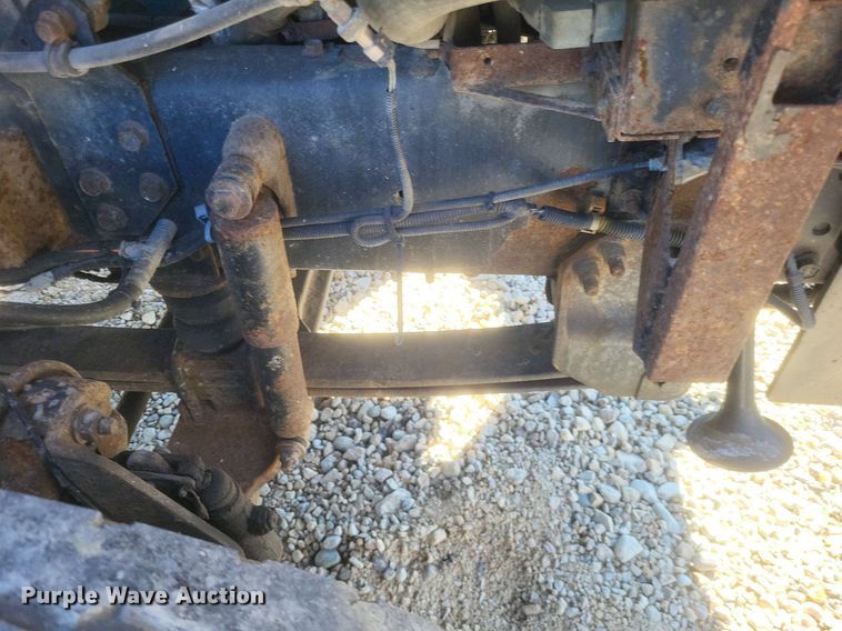 image for item MI9962 2006 International 7400 flatbed truck