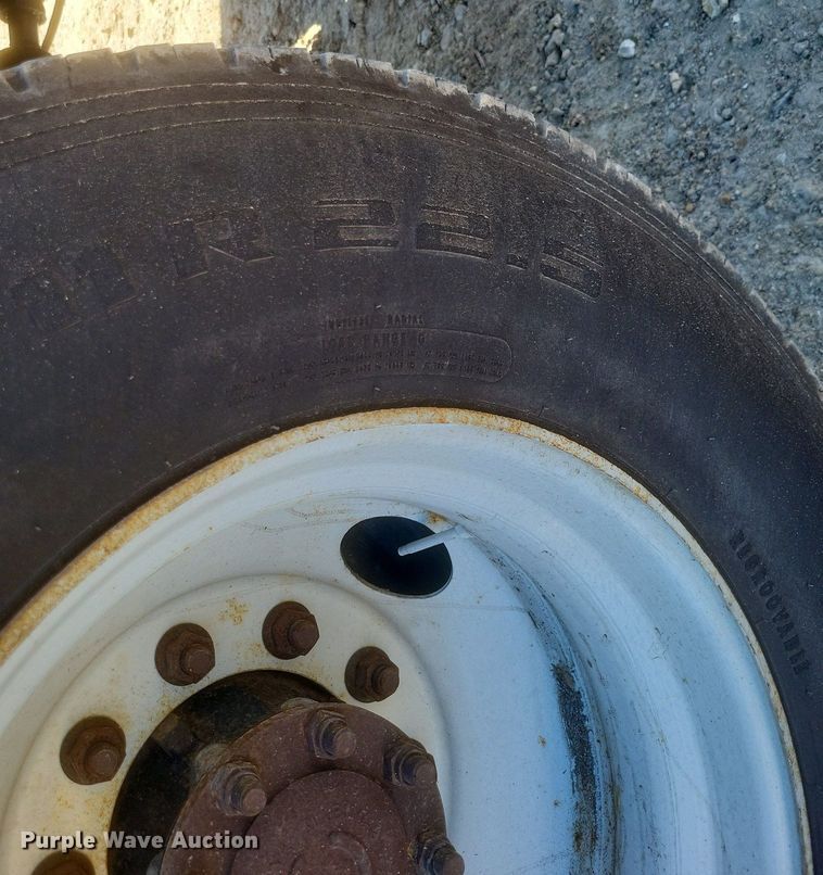 image for item MI9962 2006 International 7400 flatbed truck