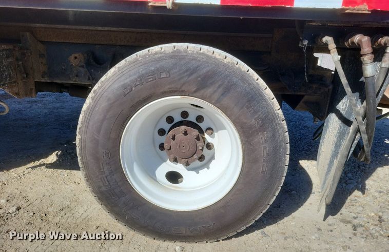 image for item MI9962 2006 International 7400 flatbed truck