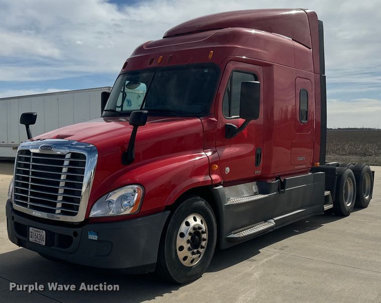 image for item NF9429 2014 Freightliner  Cascadia  semi truck