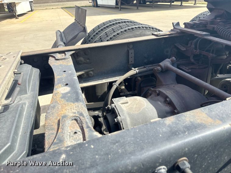 image for item NF9429 2014 Freightliner  Cascadia  semi truck