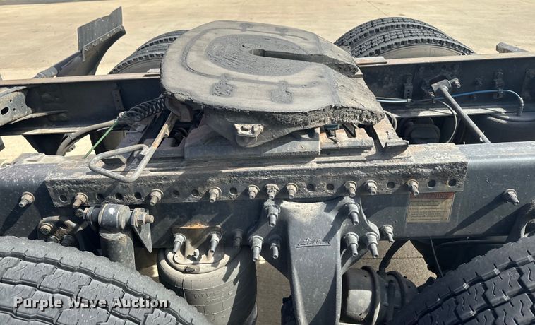 image for item NF9429 2014 Freightliner  Cascadia  semi truck