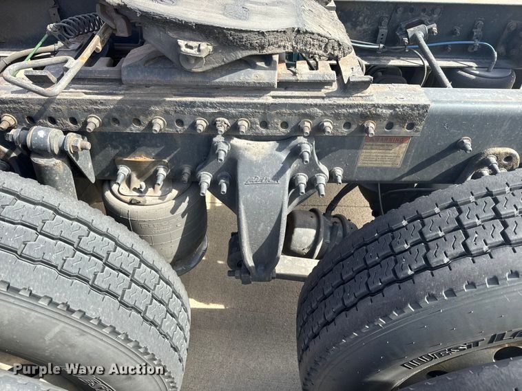 image for item NF9429 2014 Freightliner  Cascadia  semi truck