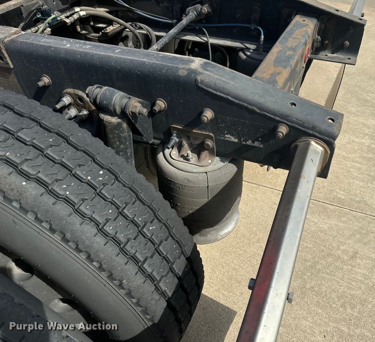 image for item NF9429 2014 Freightliner  Cascadia  semi truck