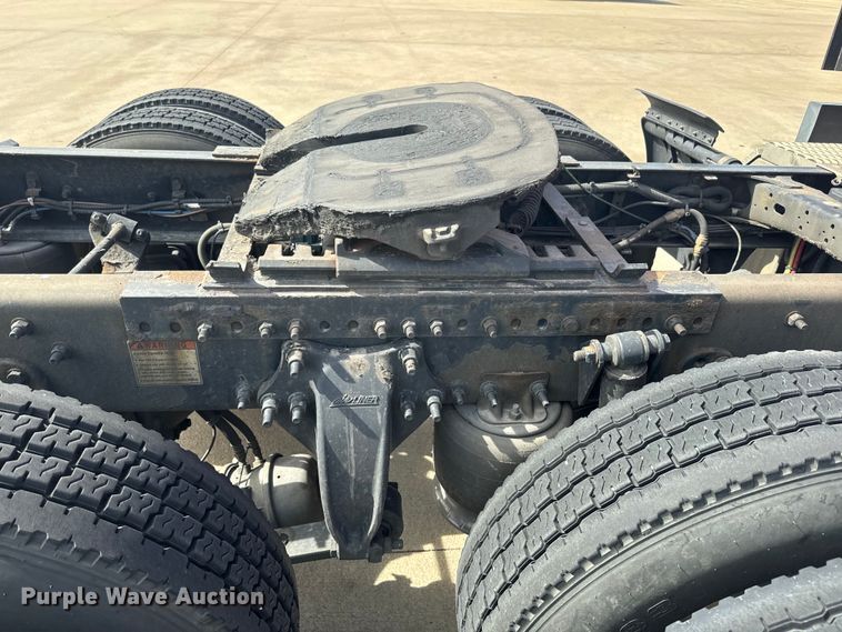 image for item NF9429 2014 Freightliner  Cascadia  semi truck