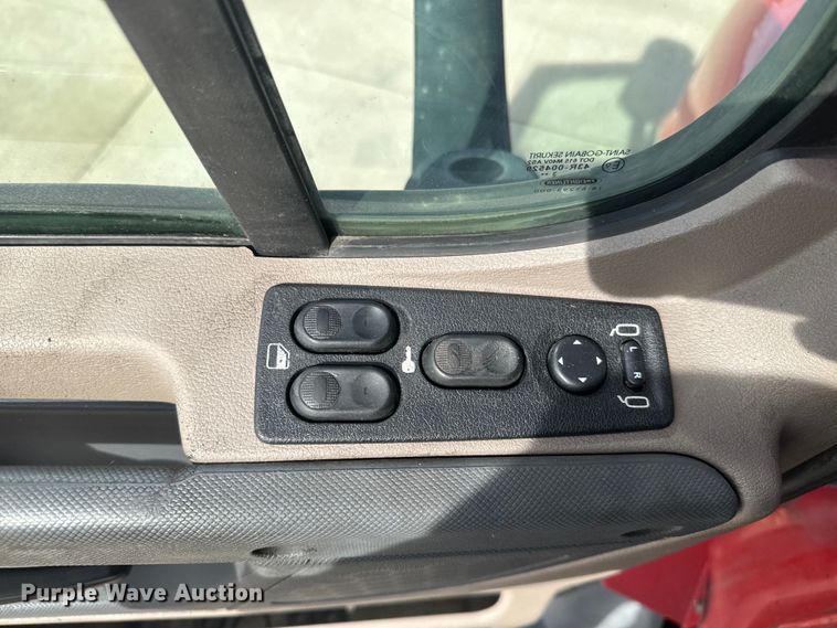 image for item NF9429 2014 Freightliner  Cascadia  semi truck