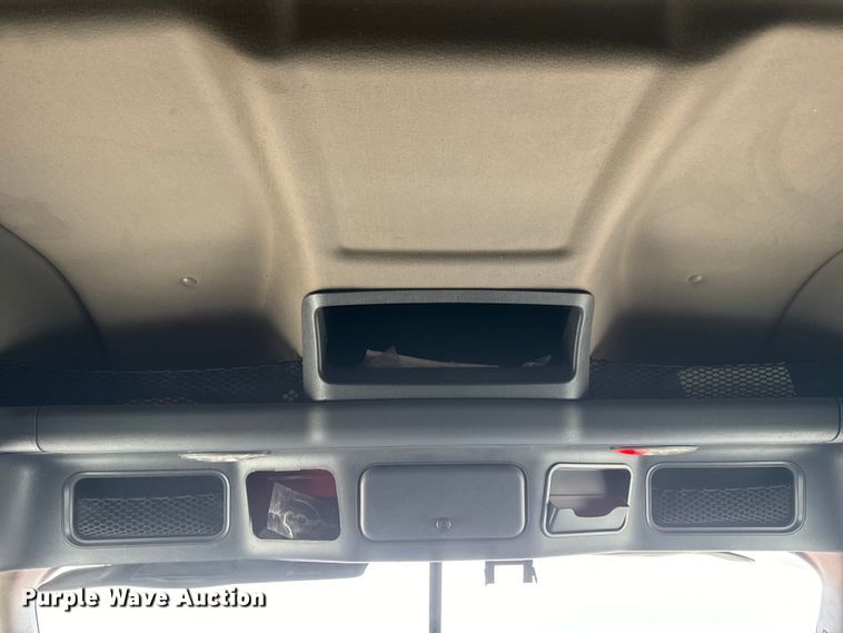 image for item NF9429 2014 Freightliner  Cascadia  semi truck