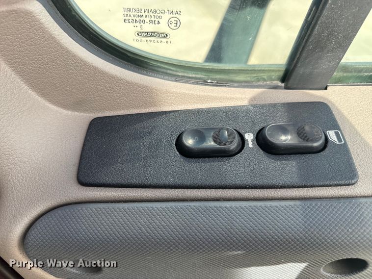 image for item NF9429 2014 Freightliner  Cascadia  semi truck