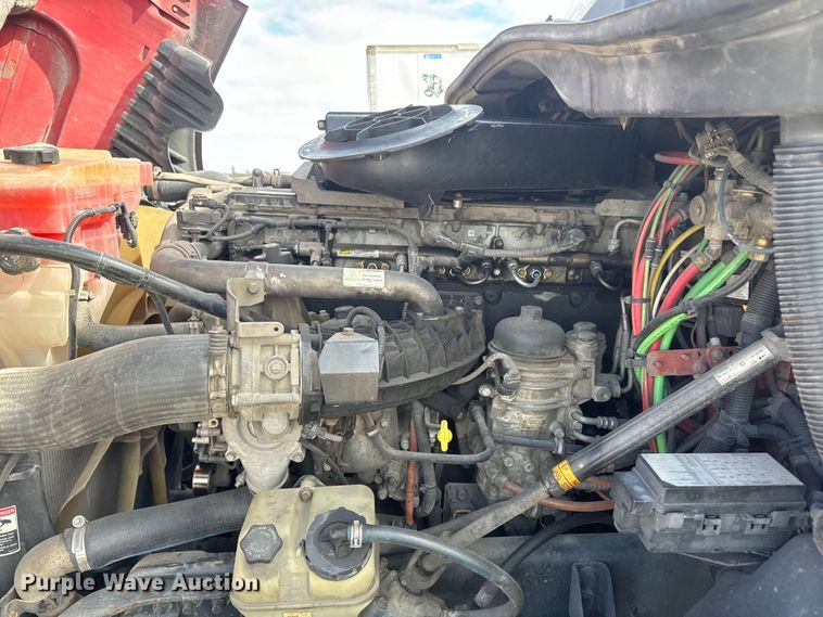 image for item NF9429 2014 Freightliner  Cascadia  semi truck