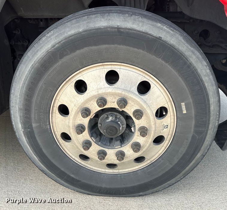 image for item NF9429 2014 Freightliner  Cascadia  semi truck