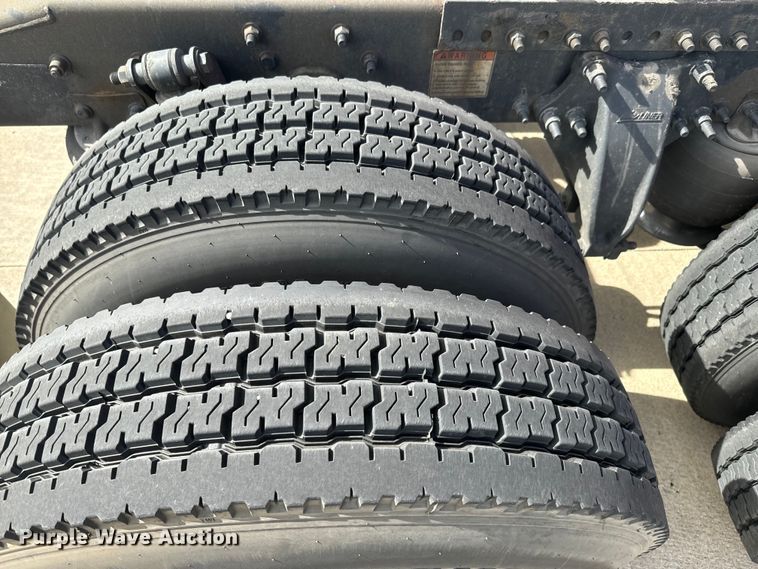 image for item NF9429 2014 Freightliner  Cascadia  semi truck