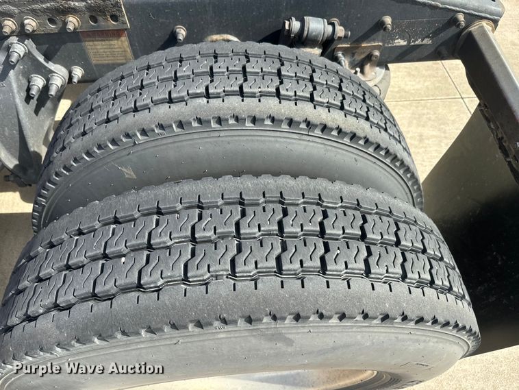 image for item NF9429 2014 Freightliner  Cascadia  semi truck