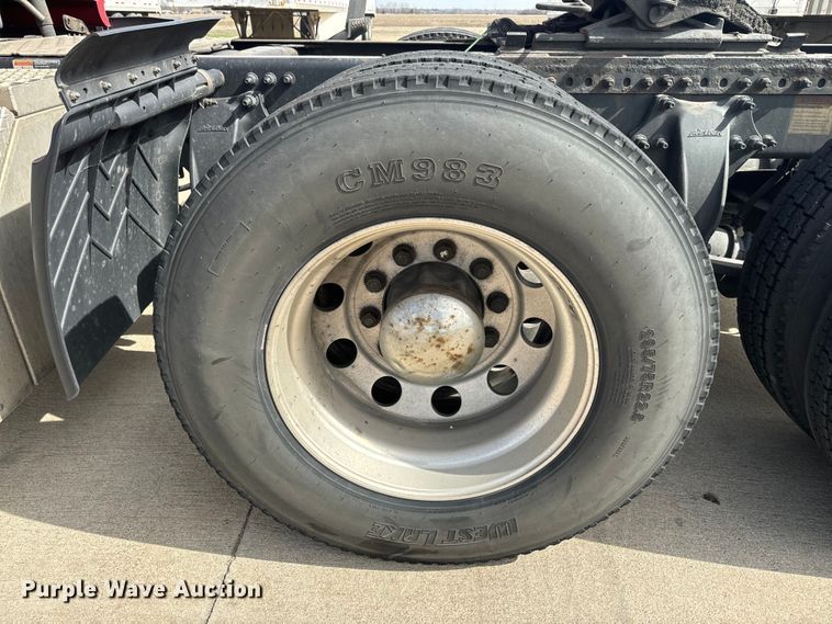 image for item NF9429 2014 Freightliner  Cascadia  semi truck