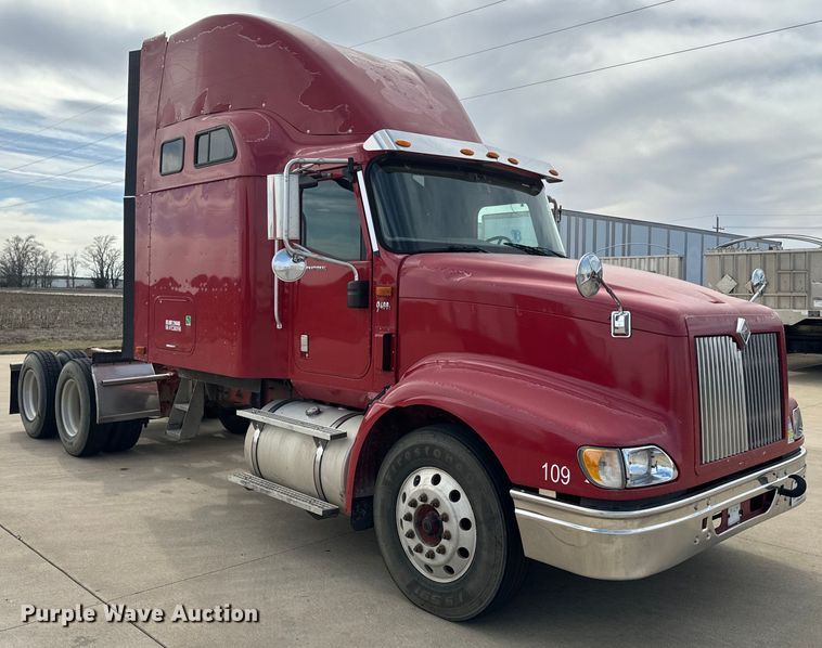 image for item NF9430 2007 International  9400i semi truck