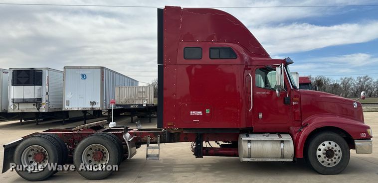 image for item NF9430 2007 International  9400i semi truck