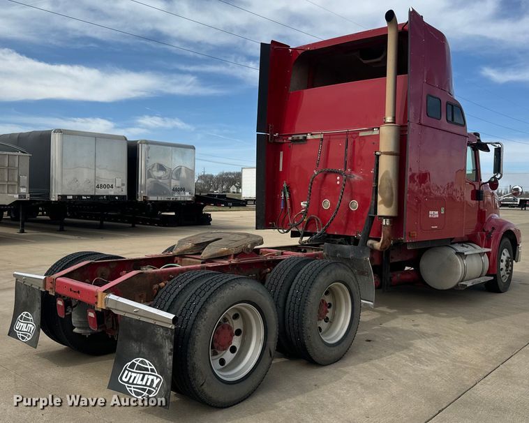 image for item NF9430 2007 International  9400i semi truck