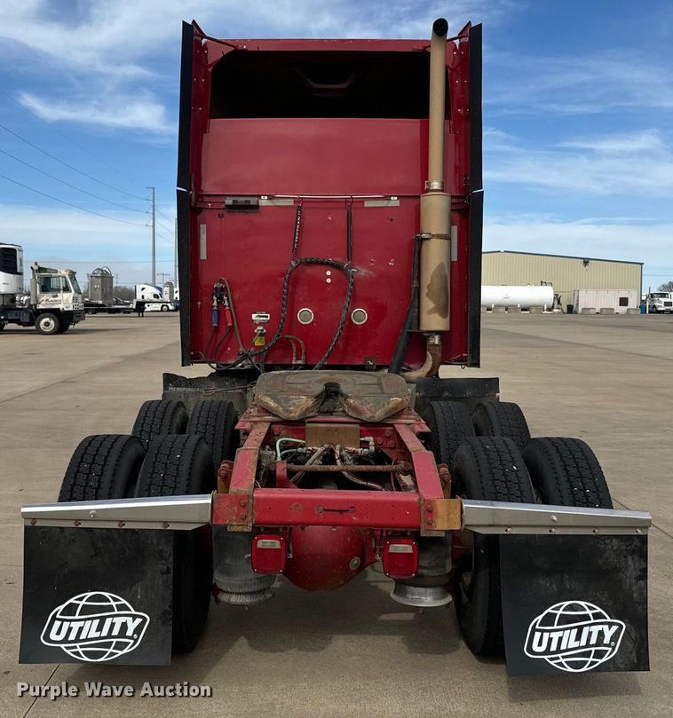 image for item NF9430 2007 International  9400i semi truck