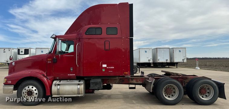 image for item NF9430 2007 International  9400i semi truck