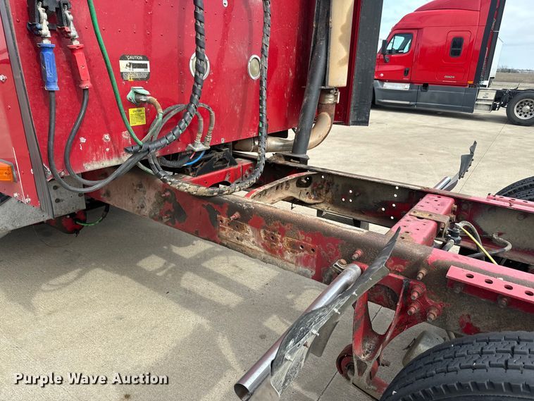 image for item NF9430 2007 International  9400i semi truck