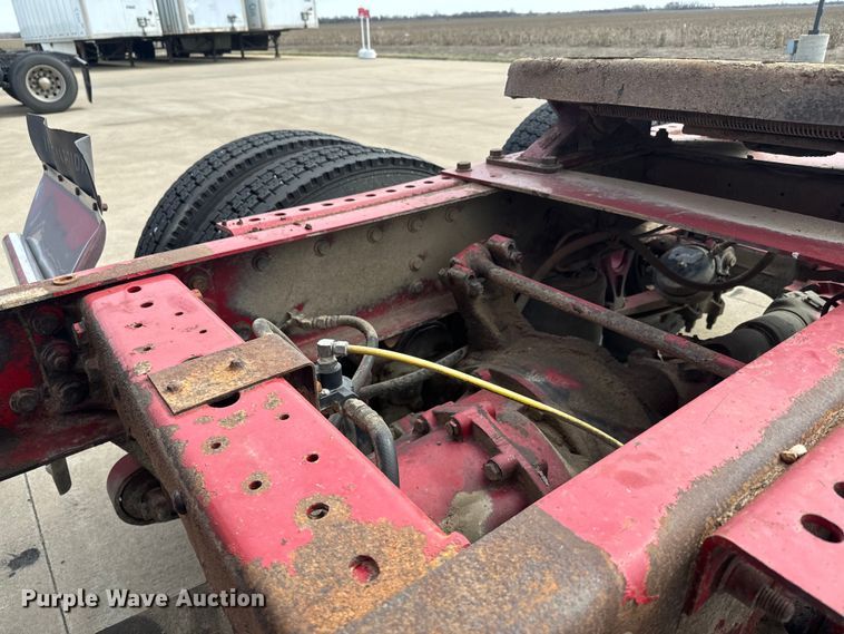 image for item NF9430 2007 International  9400i semi truck