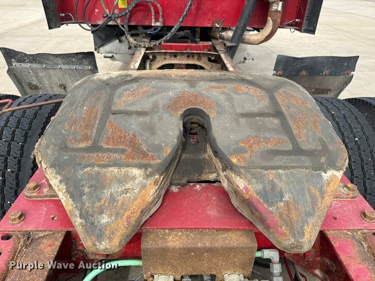 image for item NF9430 2007 International  9400i semi truck