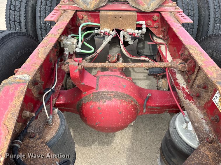 image for item NF9430 2007 International  9400i semi truck