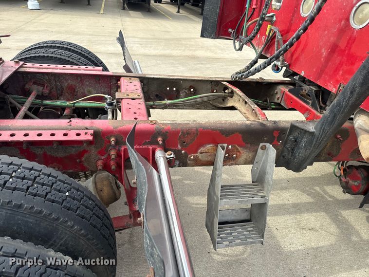 image for item NF9430 2007 International  9400i semi truck