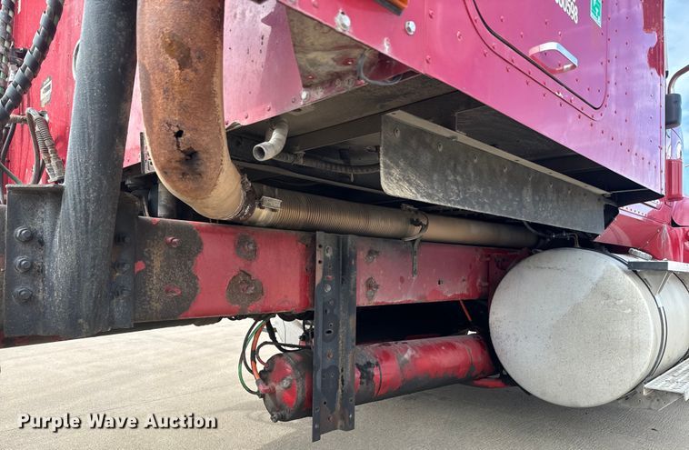 image for item NF9430 2007 International  9400i semi truck