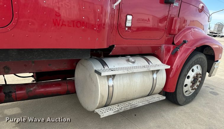 image for item NF9430 2007 International  9400i semi truck