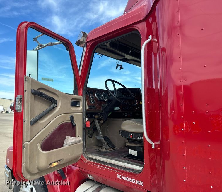 image for item NF9430 2007 International  9400i semi truck