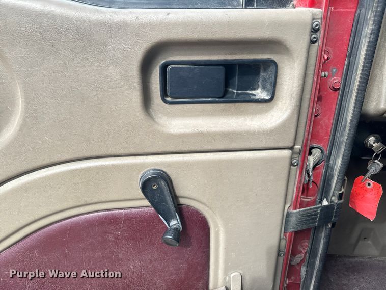 image for item NF9430 2007 International  9400i semi truck