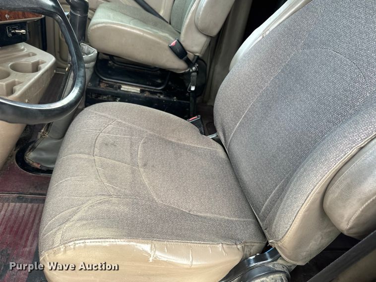 image for item NF9430 2007 International  9400i semi truck