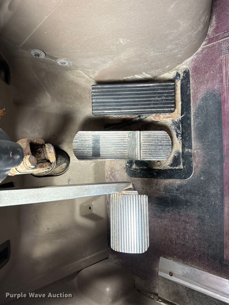 image for item NF9430 2007 International  9400i semi truck