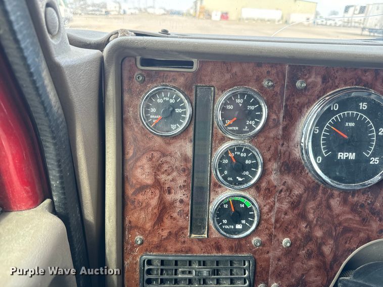 image for item NF9430 2007 International  9400i semi truck