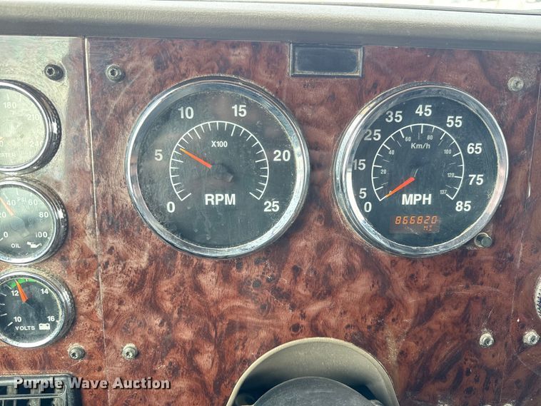 image for item NF9430 2007 International  9400i semi truck