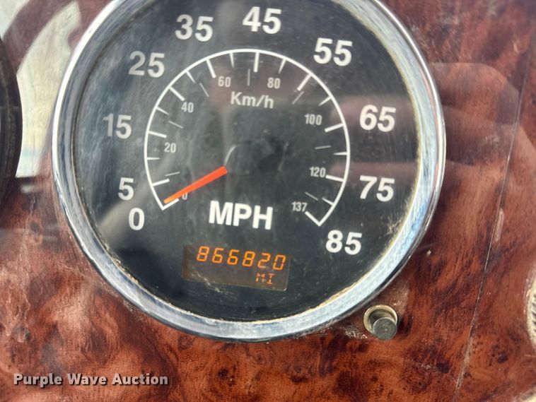 image for item NF9430 2007 International  9400i semi truck