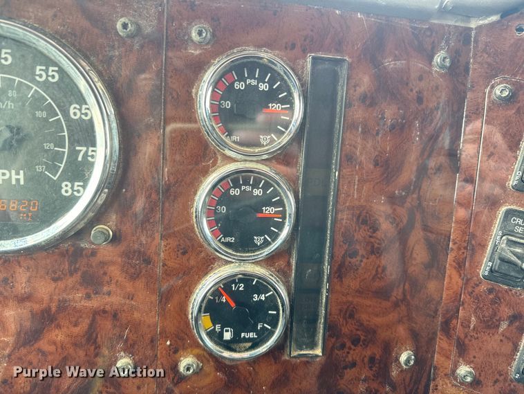 image for item NF9430 2007 International  9400i semi truck