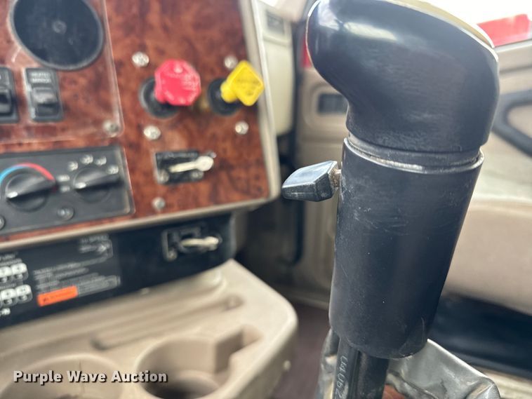 image for item NF9430 2007 International  9400i semi truck