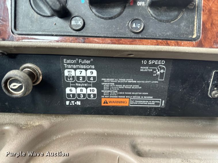 image for item NF9430 2007 International  9400i semi truck