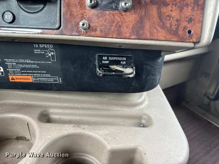 image for item NF9430 2007 International  9400i semi truck