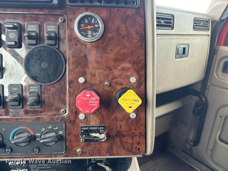 image for item NF9430 2007 International  9400i semi truck